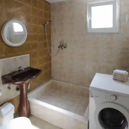 דירה Two Bedroom Amazing In מילנה