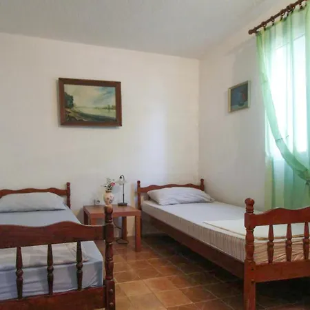 Two Bedroom Amazing In מילנה