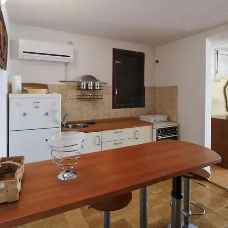דירה Two Bedroom Amazing In מילנה